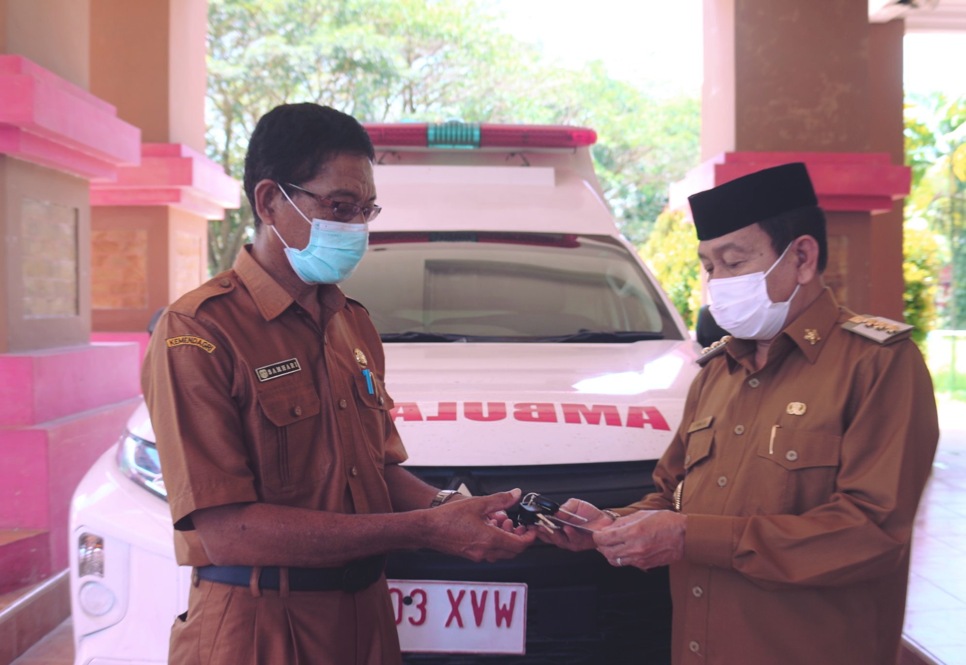 Bupati Pasangkayu Serahkan 3 Unit Ambulans Untuk Dioperasikan di Puskesmas